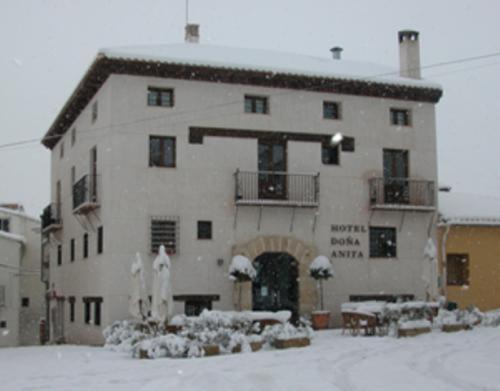 Hotel Restaurante Dona Anita Requena Eksteriør billede